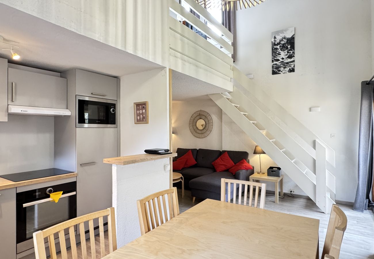 Apartment in Cauterets - Triplex 3 chambres 65m2 pour 6P. Parking couvert.