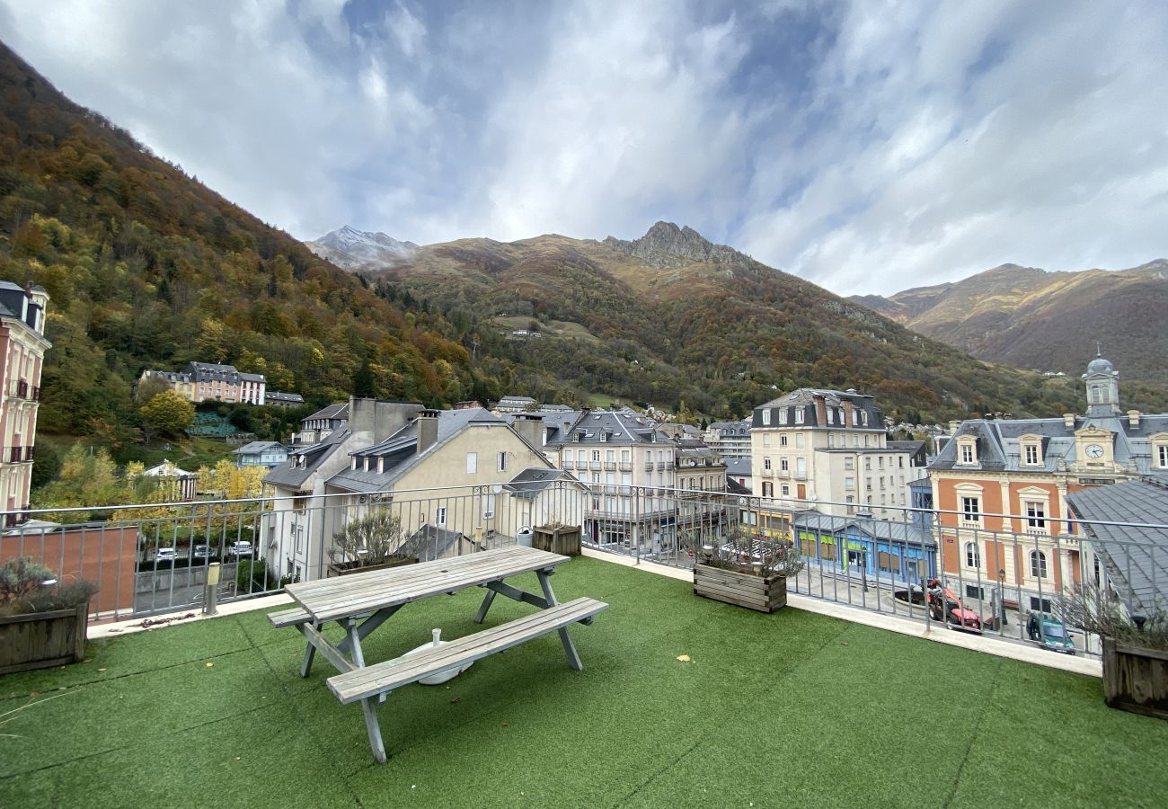 Apartment in Cauterets - Place de la mairie T2 type loft 70m2 terrasse 35m2 