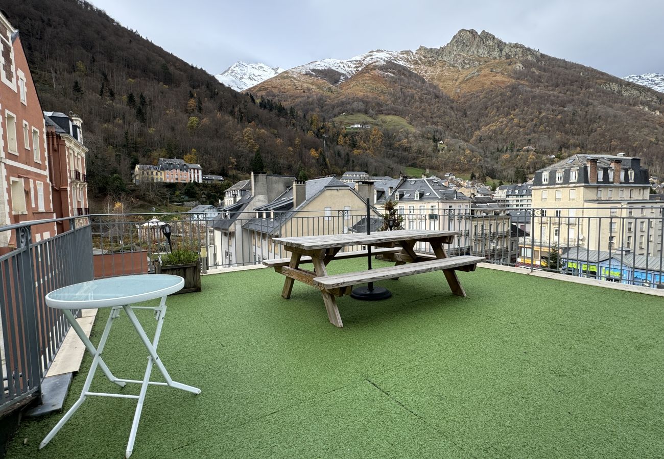 Apartment in Cauterets - Place de la mairie T2 type loft 70m2 terrasse 35m2 