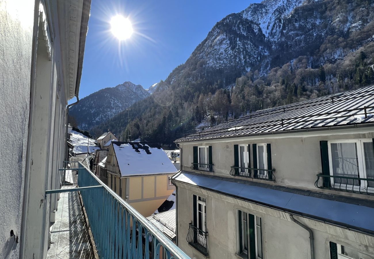 Apartment in Cauterets - Grand T3 centre Cauterets 6 à 8 pers. WIFI. Balcon 