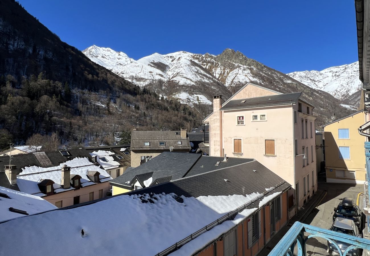 Apartment in Cauterets - Grand T3 centre Cauterets 6 à 8 pers. WIFI. Balcon 