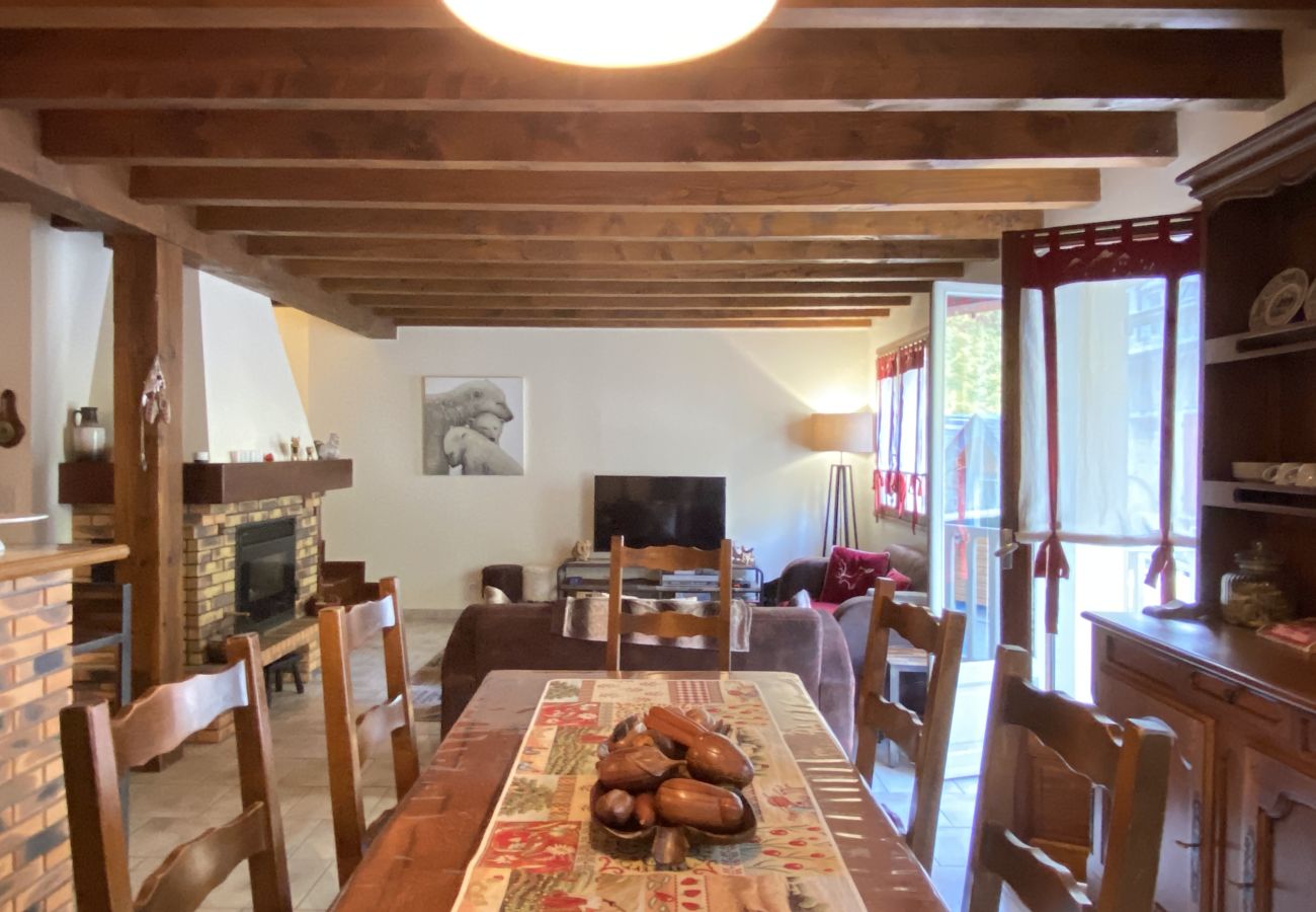 House in Cauterets - Maison de ville 9P, 4 chambres. Balcon et parking. 