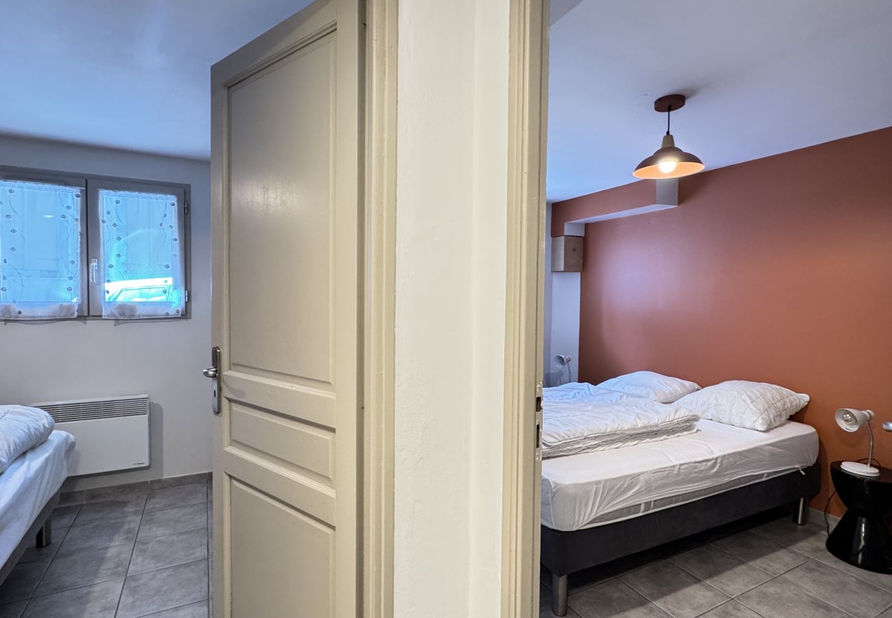 House in Cauterets - Maison de ville 9P, 4 chambres. Balcon et parking. 