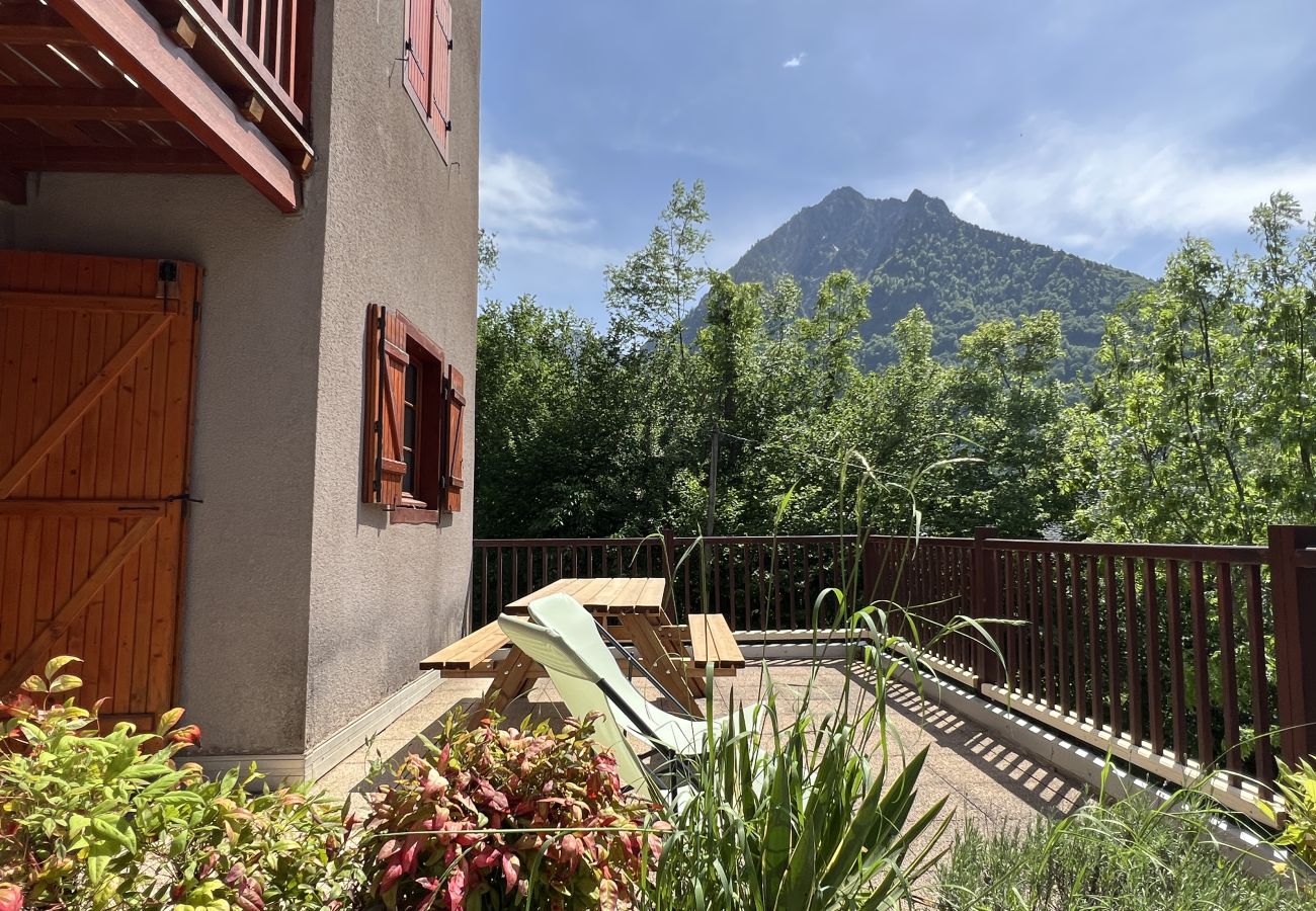 Apartment in Cauterets - Duplex + terrasse panoramique.Parking.Piscine été 