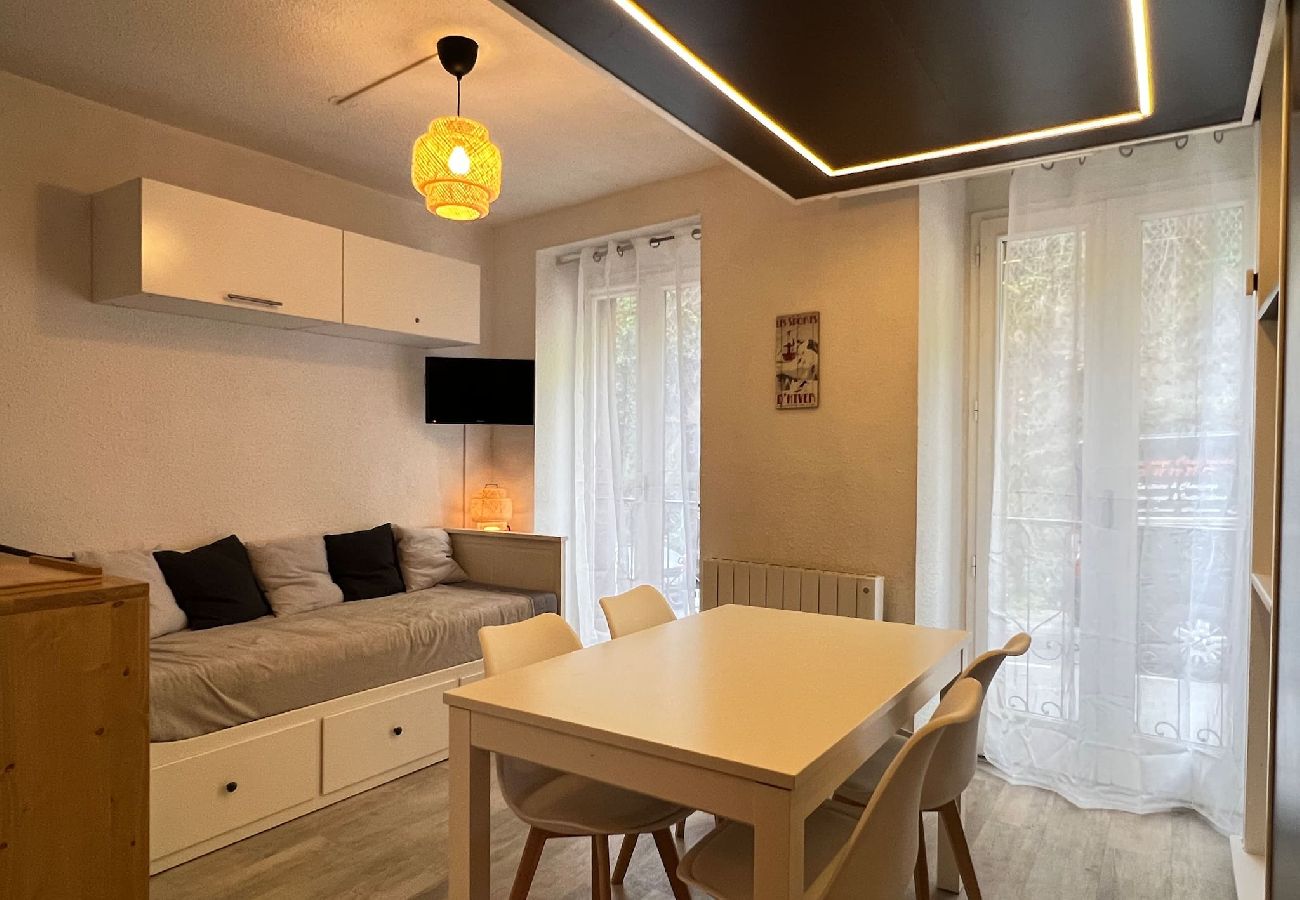 Studio in Cauterets - Pied-à-terre au centre de Cauterets. 4 personnes. 