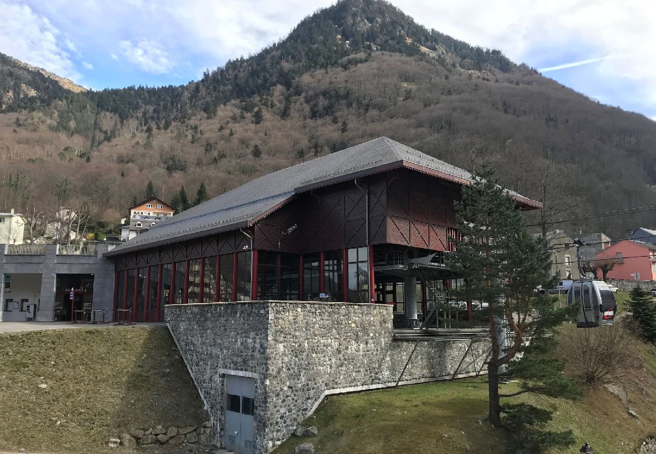 Apartment in Cauterets - Pied télécabine avec parking couvert, T2 bis 5pers 