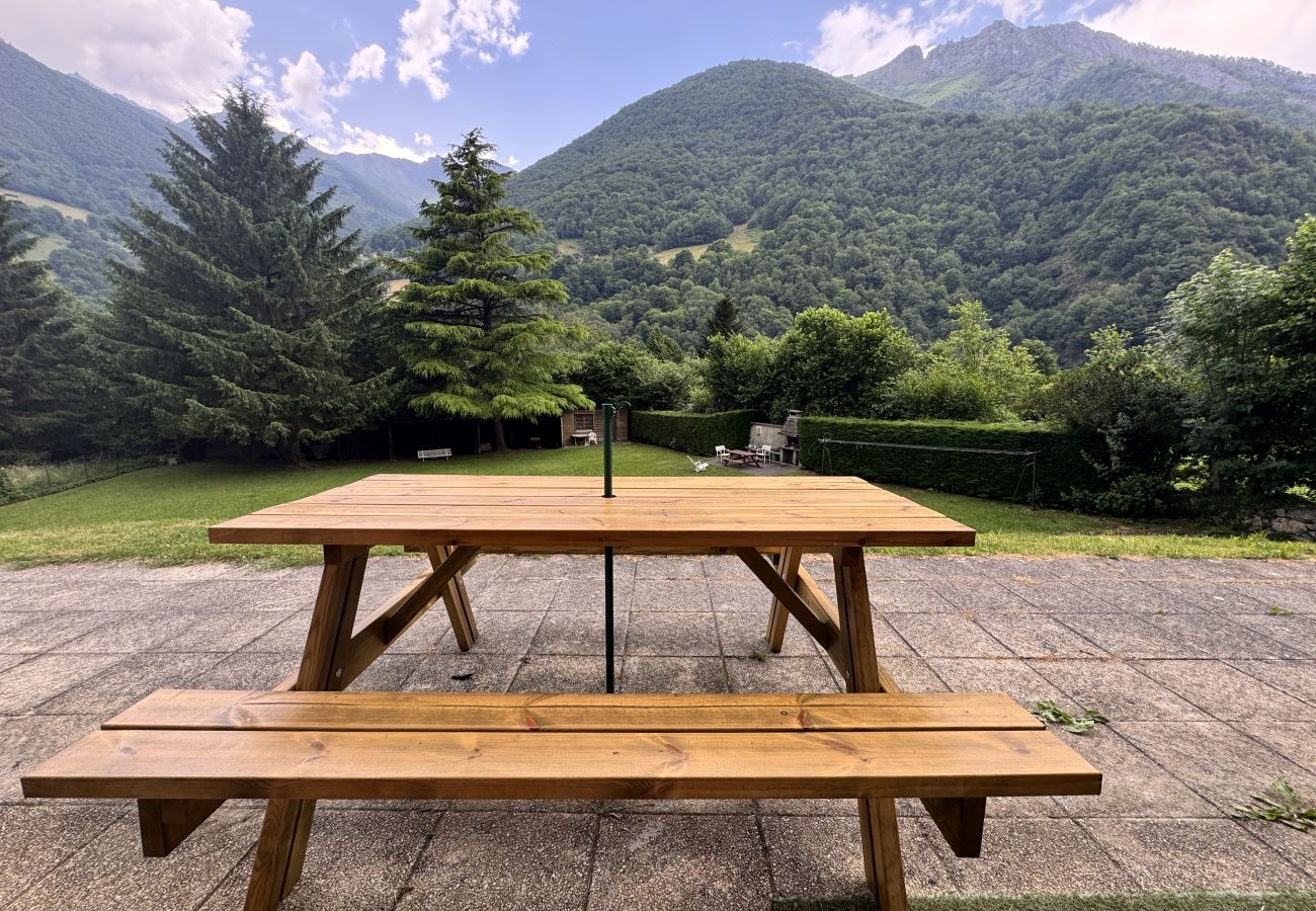 Apartment in Cauterets - T2 ensoleillé avec terrasse et vaste jardin commun 