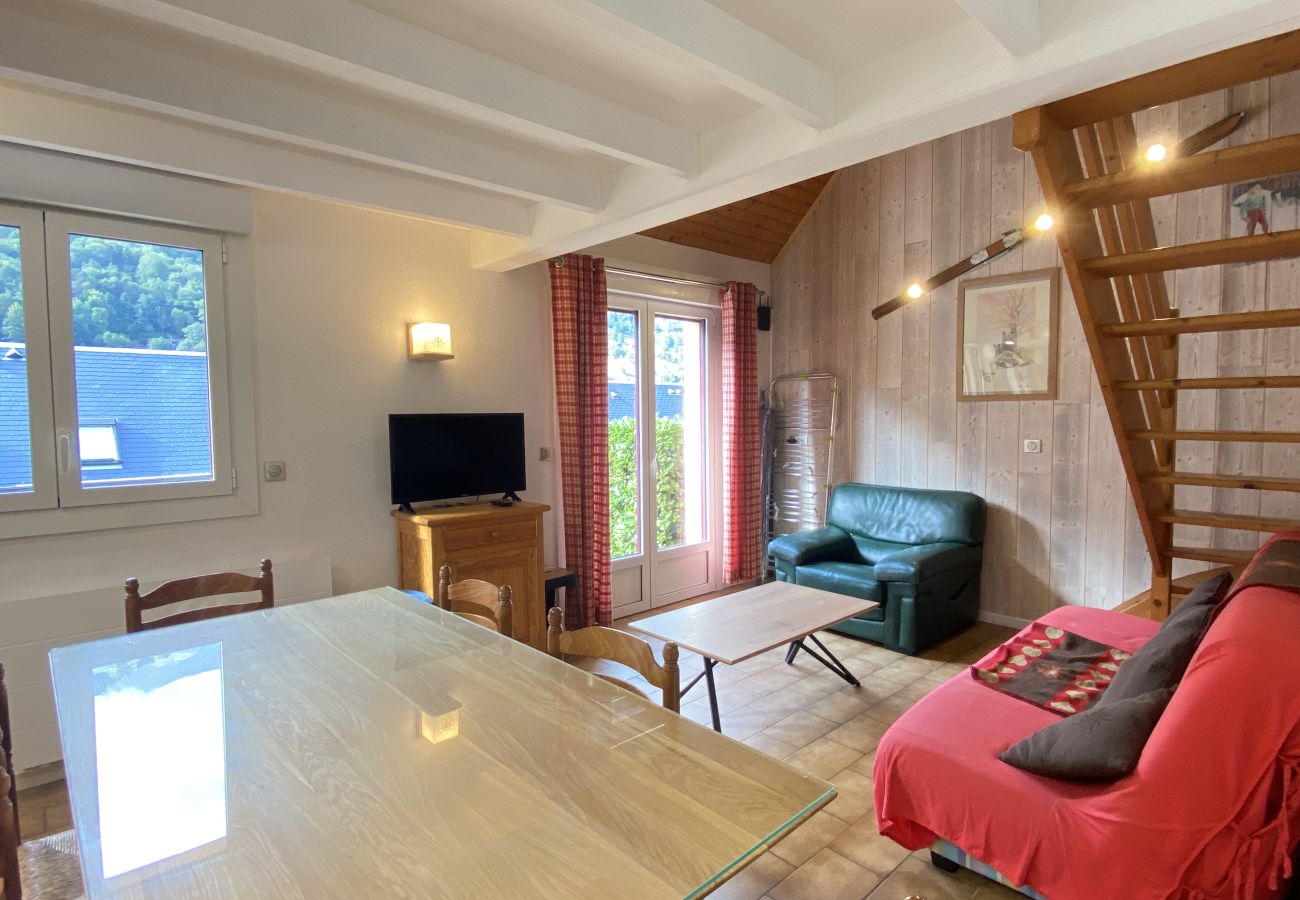 Chalet in Cauterets - Le 102. Chalet 3 chambres. Terrasse. Parking. wifi 