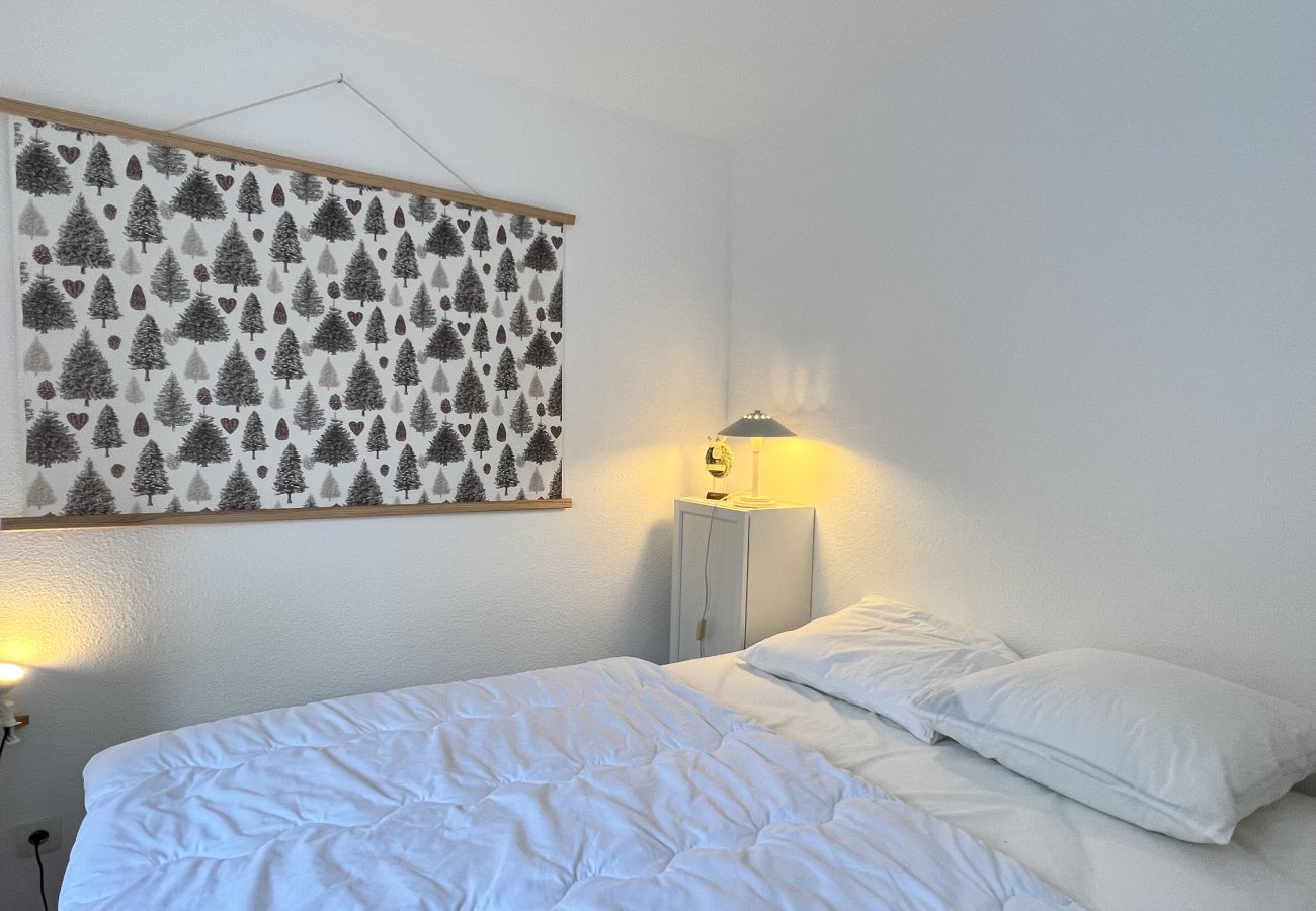 Apartment in Cauterets - -Centre ville, T2 avec terrasse et parking couvert. 