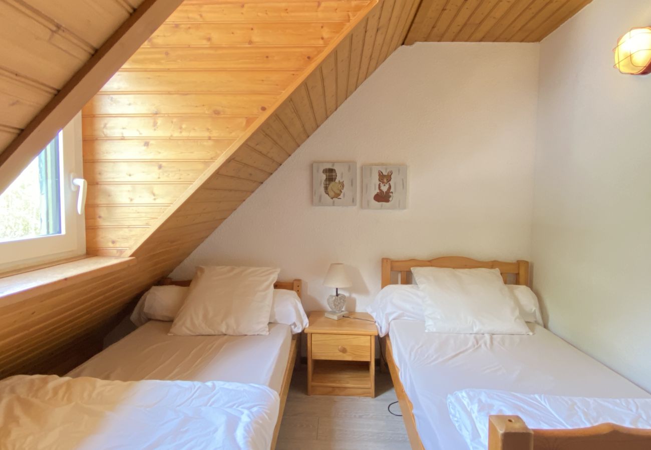 Chalet in Cauterets - Le 103. Chalet 3 chambres. Terrasse. Parking. wifi 