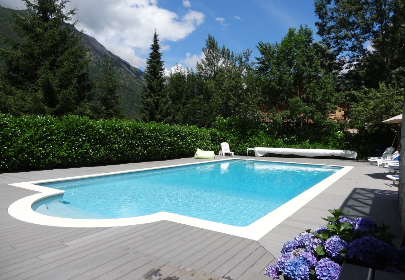 Chalet in Cauterets - Le 101. Chalet 3 chambres+mezz. Terrasse. Parking. 