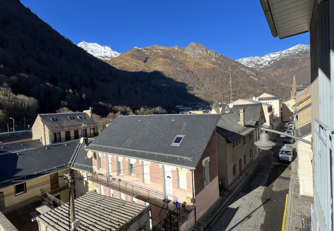 Apartment in Cauterets - Haut du village, T2 + alcôve 5p. 