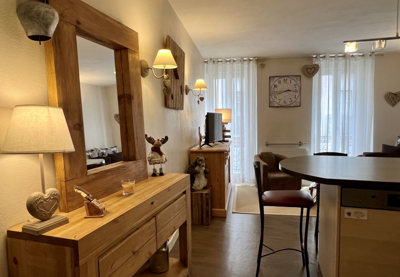 Apartment in Cauterets - Hypercentre : Chaleureux T3 - 2 chambres + 2 SDB 