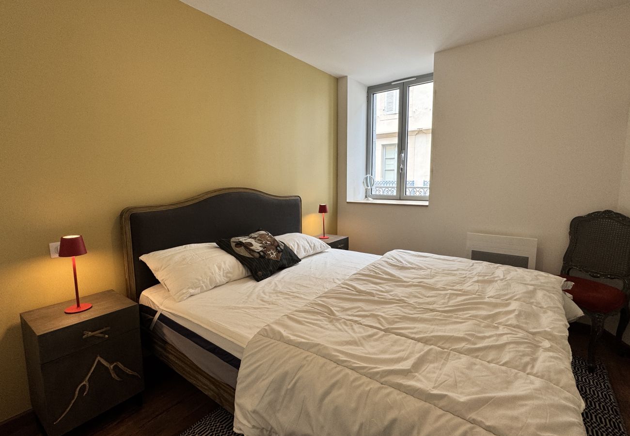 Apartment in Cauterets - Plein centre. Bel apt 4pièces de 80m2 pour 6 pers.