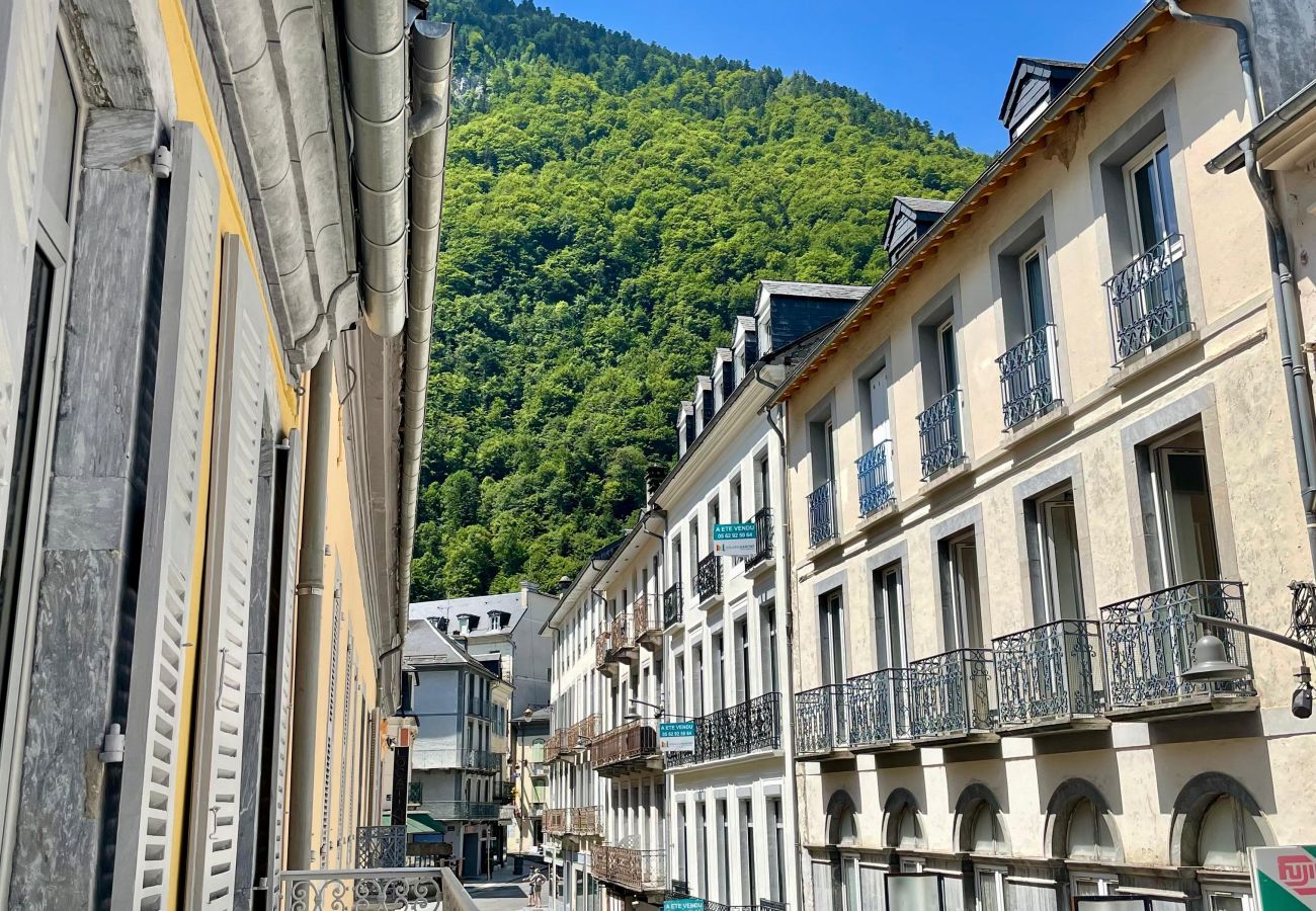 Apartment in Cauterets - Plein centre. Bel apt 4pièces de 80m2 pour 6 pers.