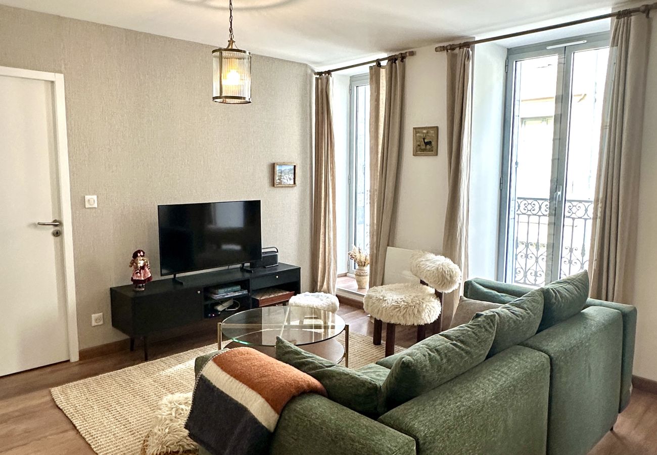 Apartment in Cauterets - Plein centre. Bel apt 4pièces de 80m2 pour 6 pers.