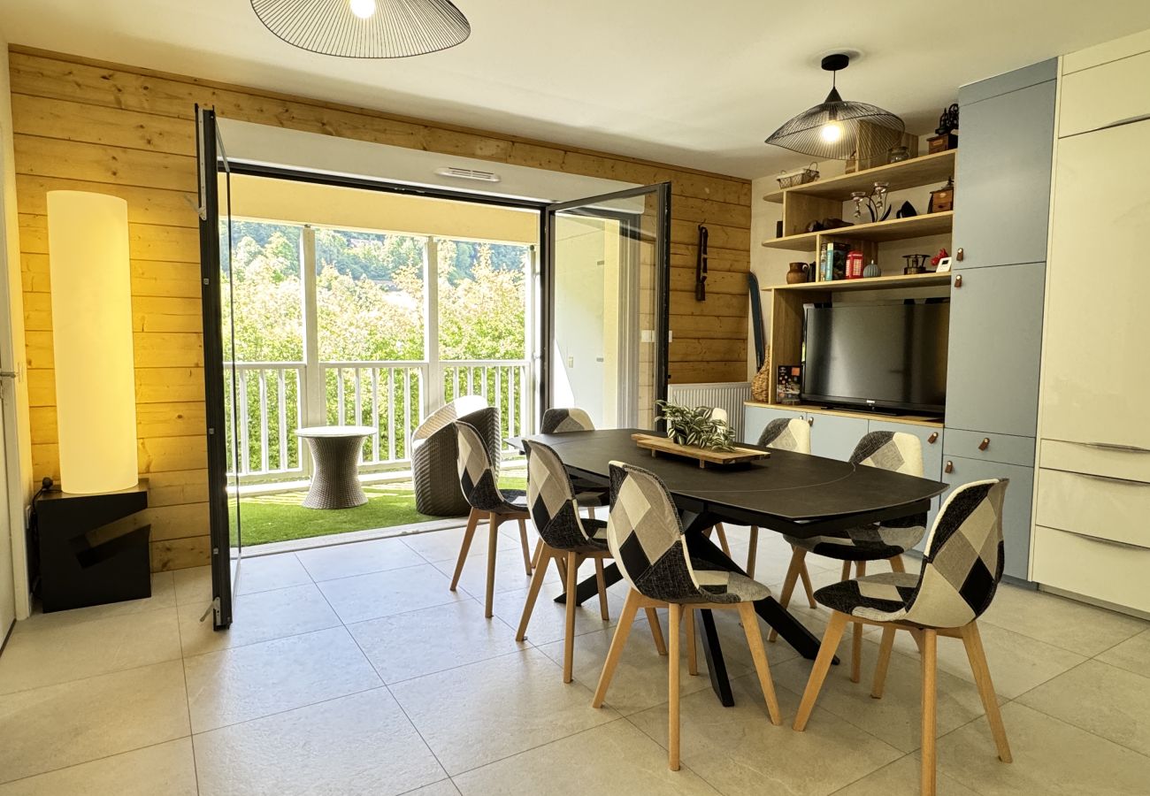 Apartment in Cauterets - Bel apt 85m2 8P. Parking. Balcon