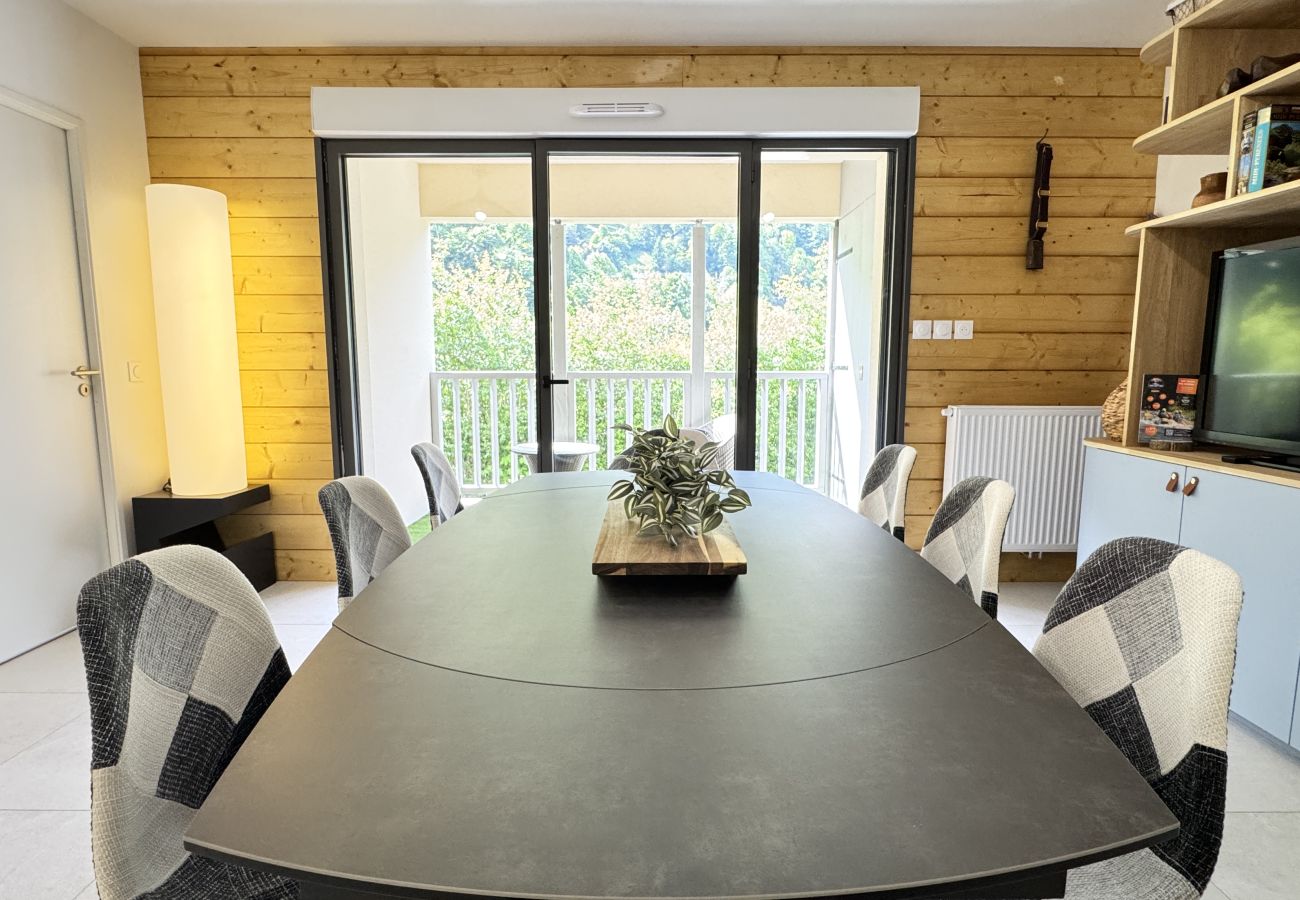 Apartment in Cauterets - Bel apt 85m2 8P. Parking. Balcon