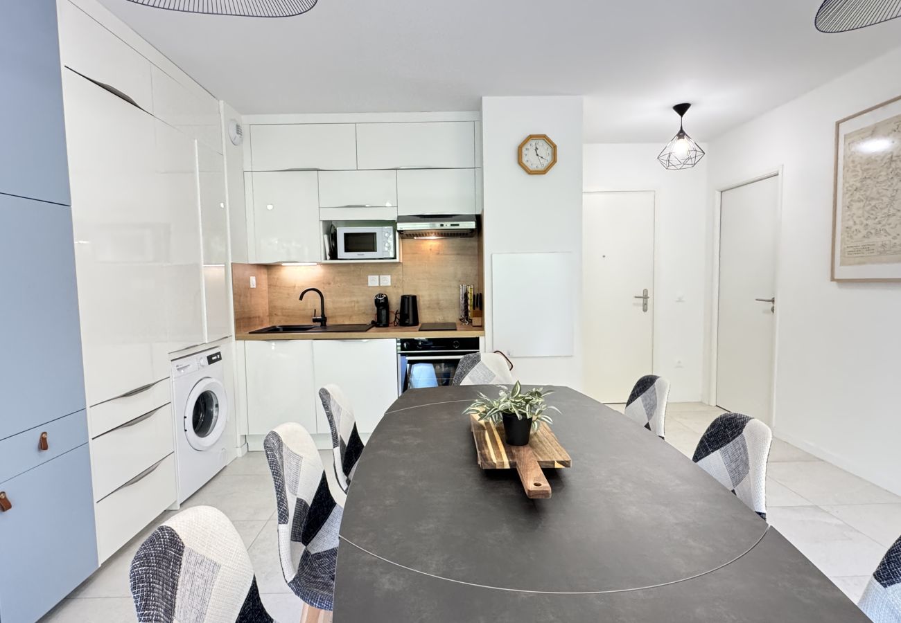 Apartment in Cauterets - Bel apt 85m2 8P. Parking. Balcon