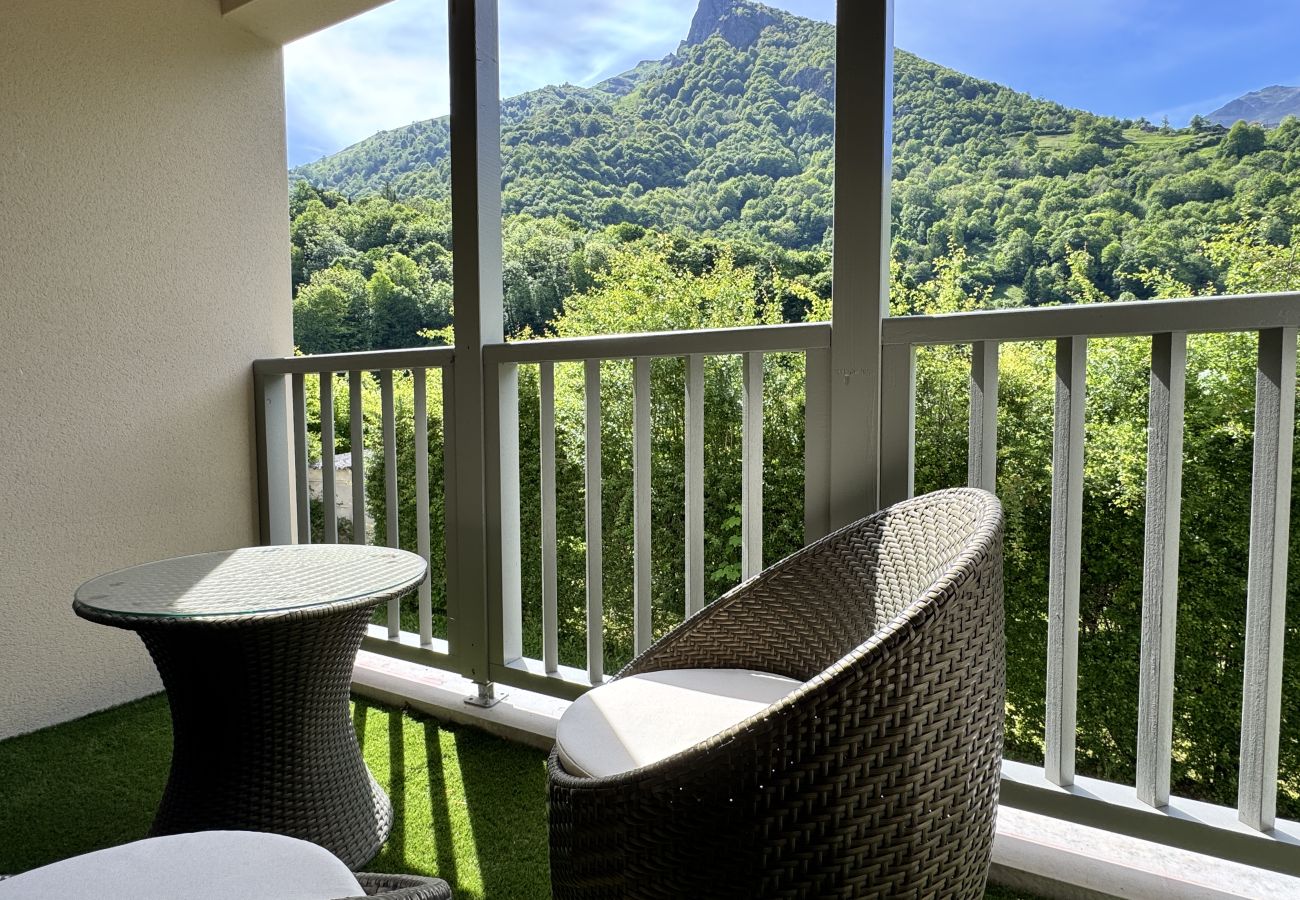 Apartment in Cauterets - Bel apt 85m2 8P. Parking. Balcon