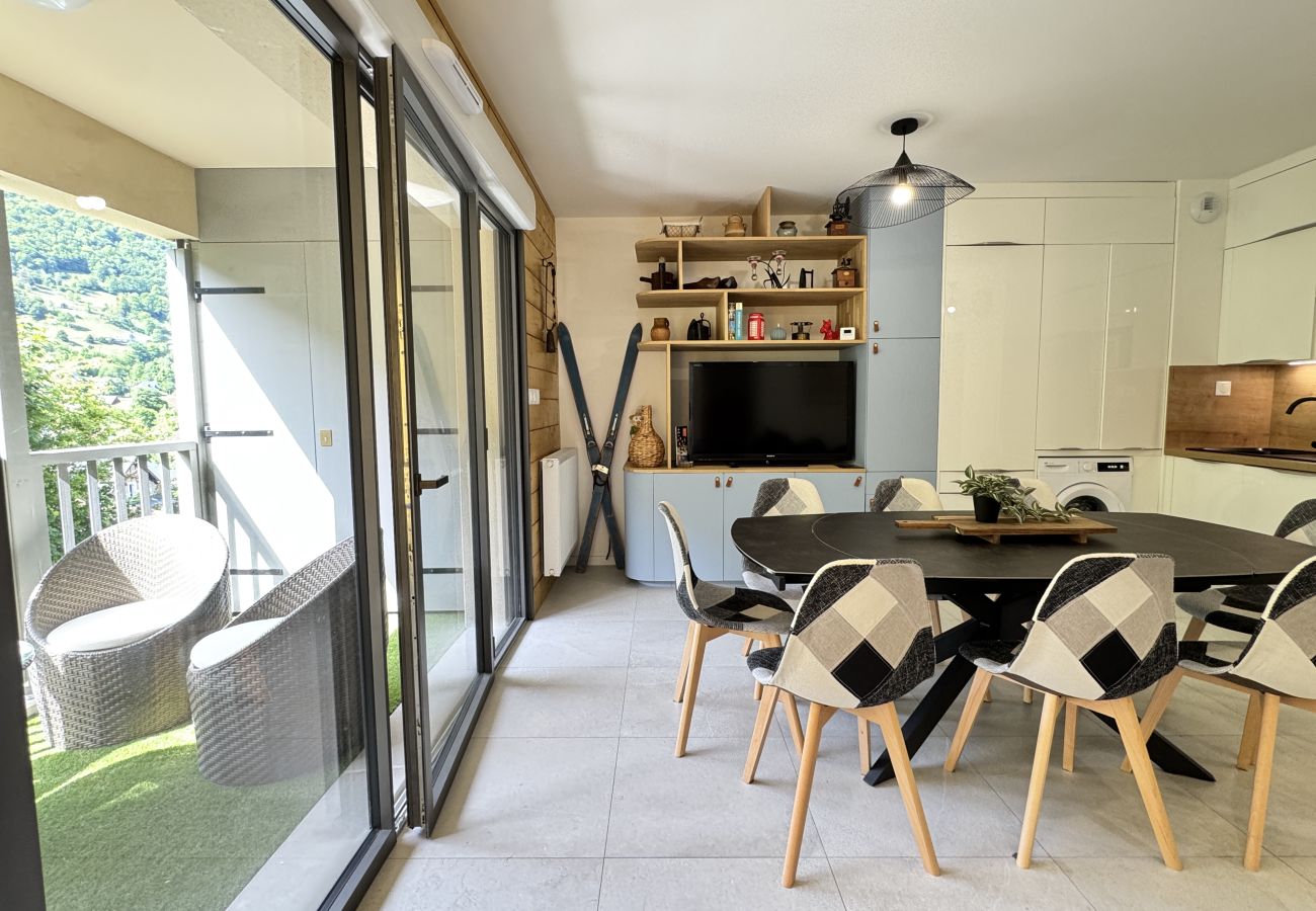 Apartment in Cauterets - Bel apt 85m2 8P. Parking. Balcon
