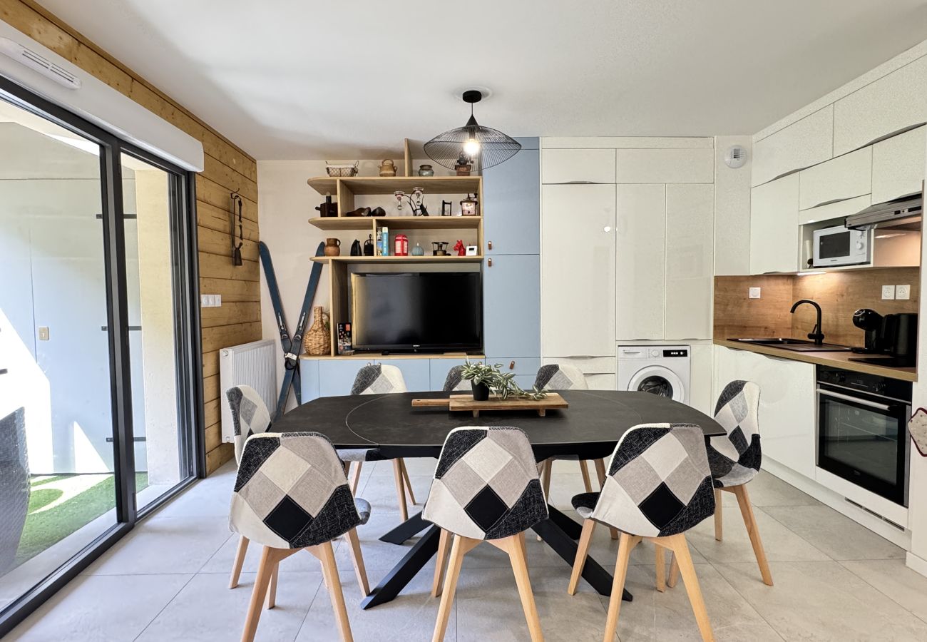 Apartment in Cauterets - Bel apt 85m2 8P. Parking. Balcon