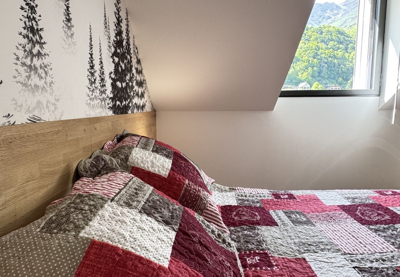 Apartment in Cauterets - Bel apt 85m2 8P. Parking. Balcon