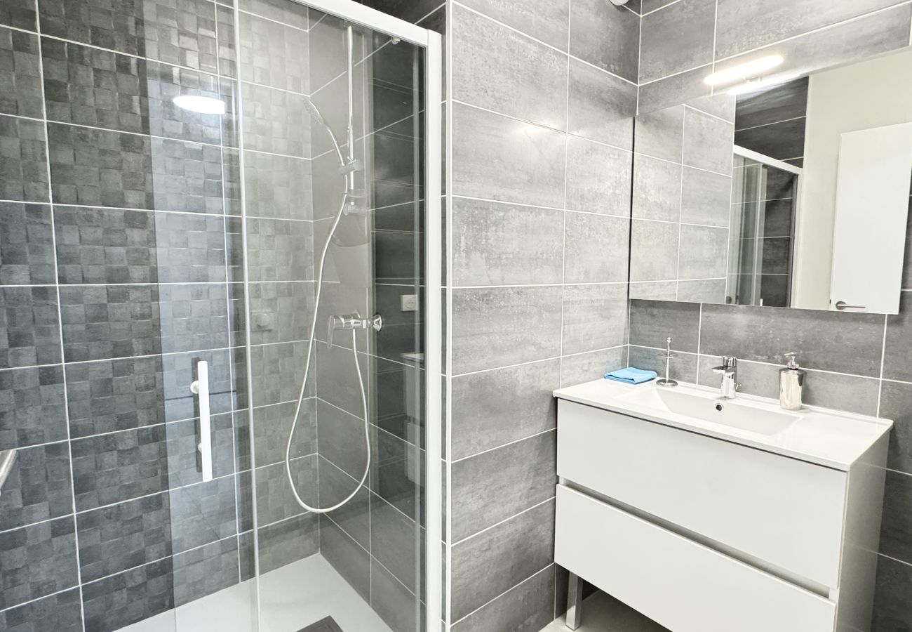 Apartment in Cauterets - Bel apt 85m2 8P. Parking. Balcon