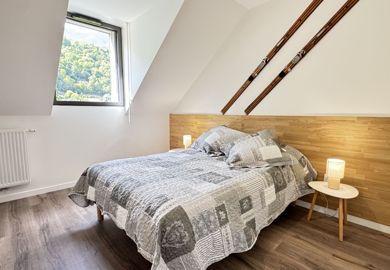 Apartment in Cauterets - Bel apt 85m2 8P. Parking. Balcon
