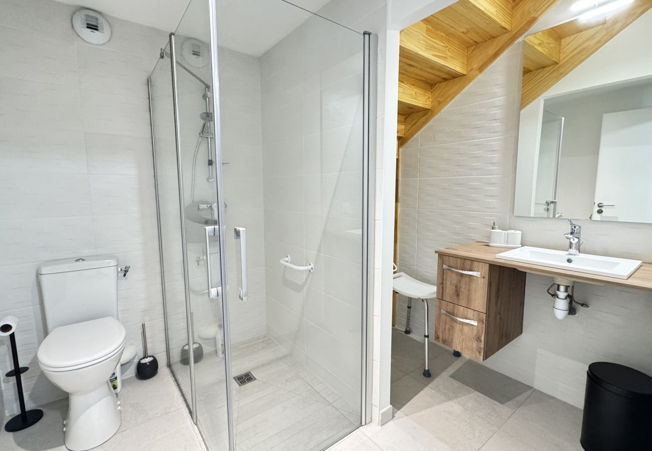 Apartment in Cauterets - Bel apt 85m2 8P. Parking. Balcon