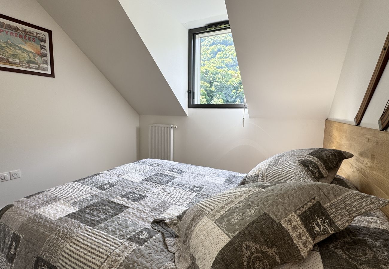 Apartment in Cauterets - Bel apt 85m2 8P. Parking. Balcon