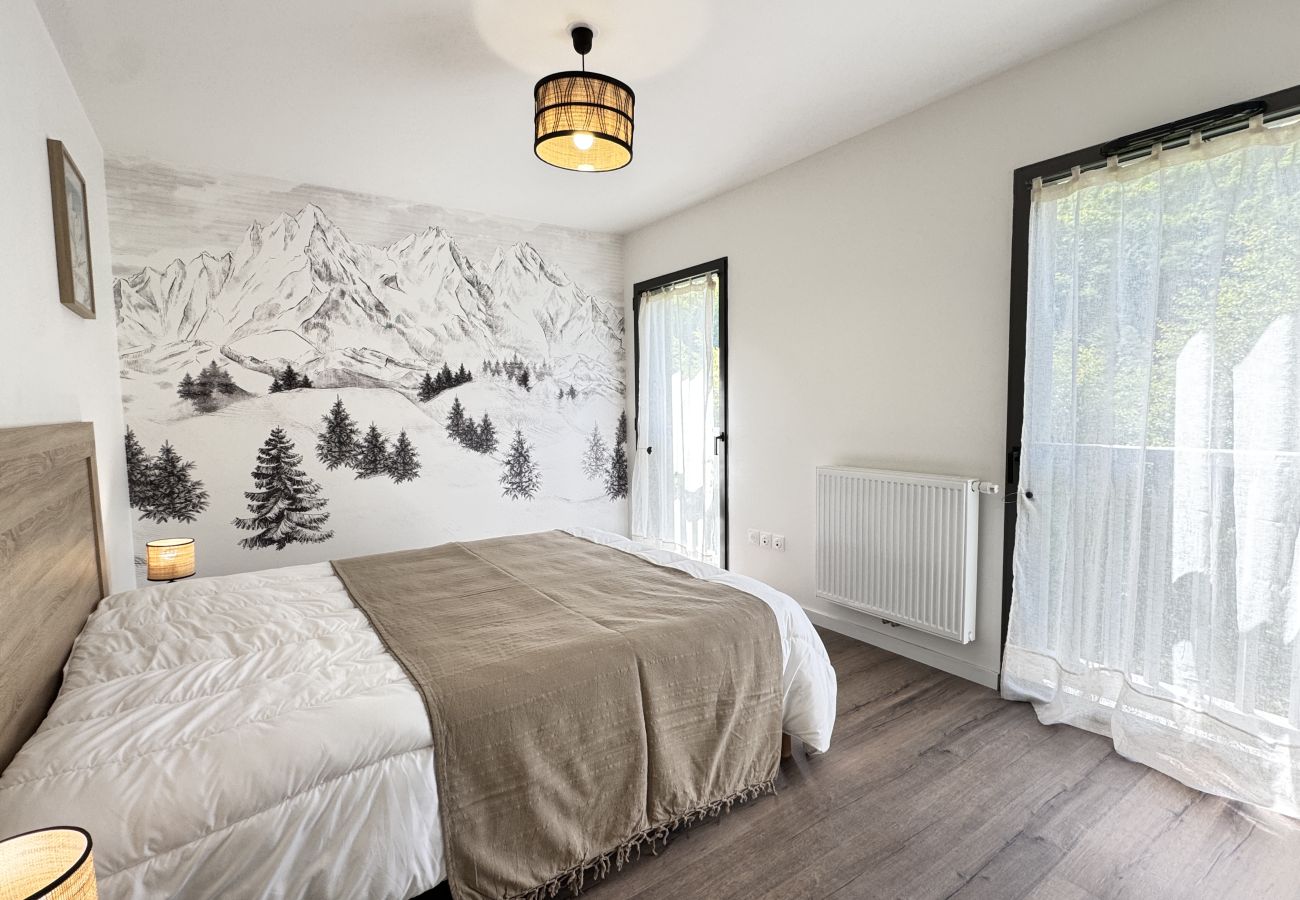 Apartment in Cauterets - Bel apt 85m2 8P. Parking. Balcon