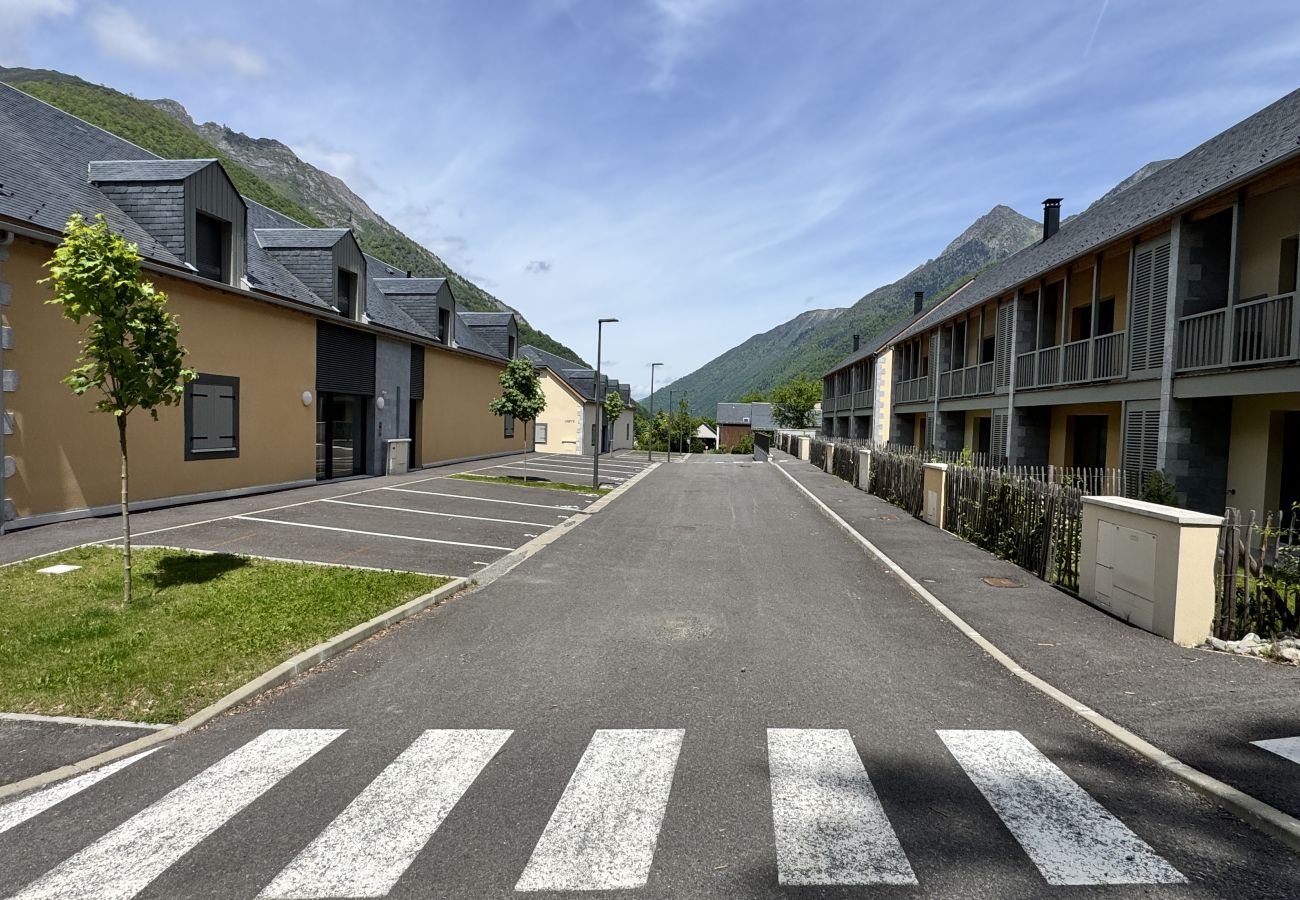 Apartment in Cauterets - Bel apt 85m2 8P. Parking. Balcon