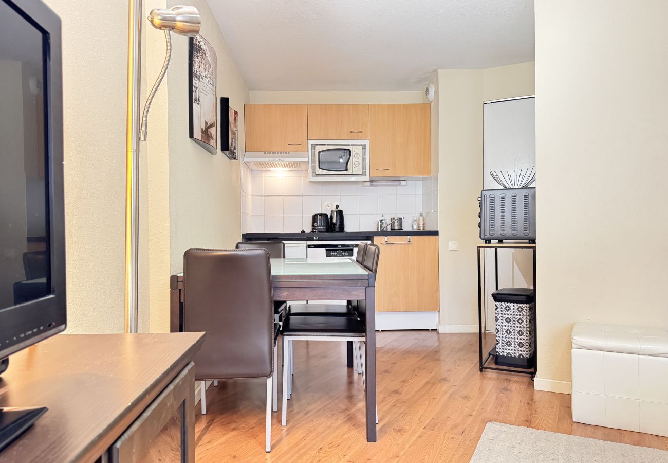 Apartment in Cauterets - Au pied de la télécabine, T2 alcôve pour 5P