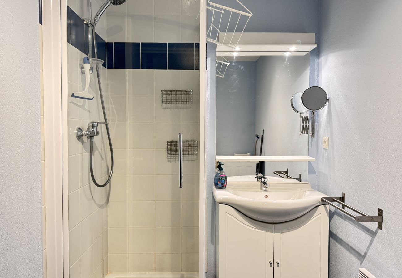Apartment in Cauterets - Au pied de la télécabine, T2 alcôve pour 5P
