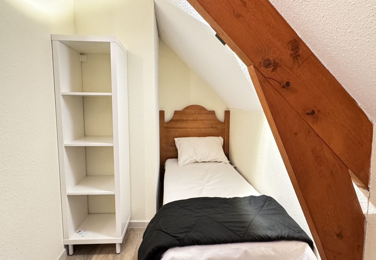 Apartment in Cauterets - AGREABLE DUPLEX POUR 5P DANS RESIDENCE AVEC PISCINE