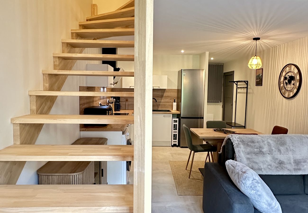 Apartment in Cauterets - Joli T2/ 4p neuf centre de Cauterets avec Parking.