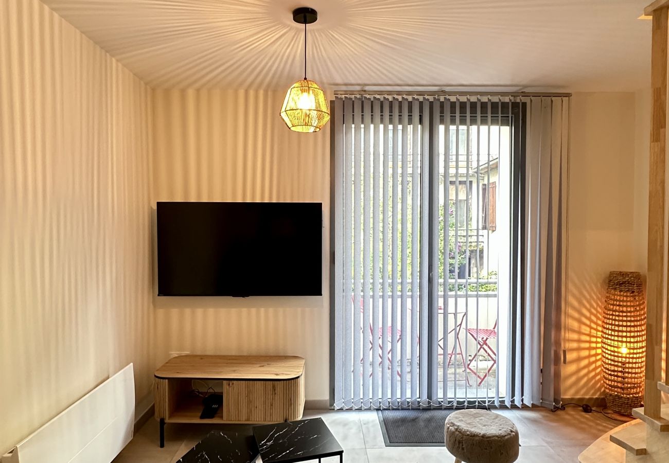 Apartment in Cauterets - Joli T2/ 4p neuf centre de Cauterets avec Parking.