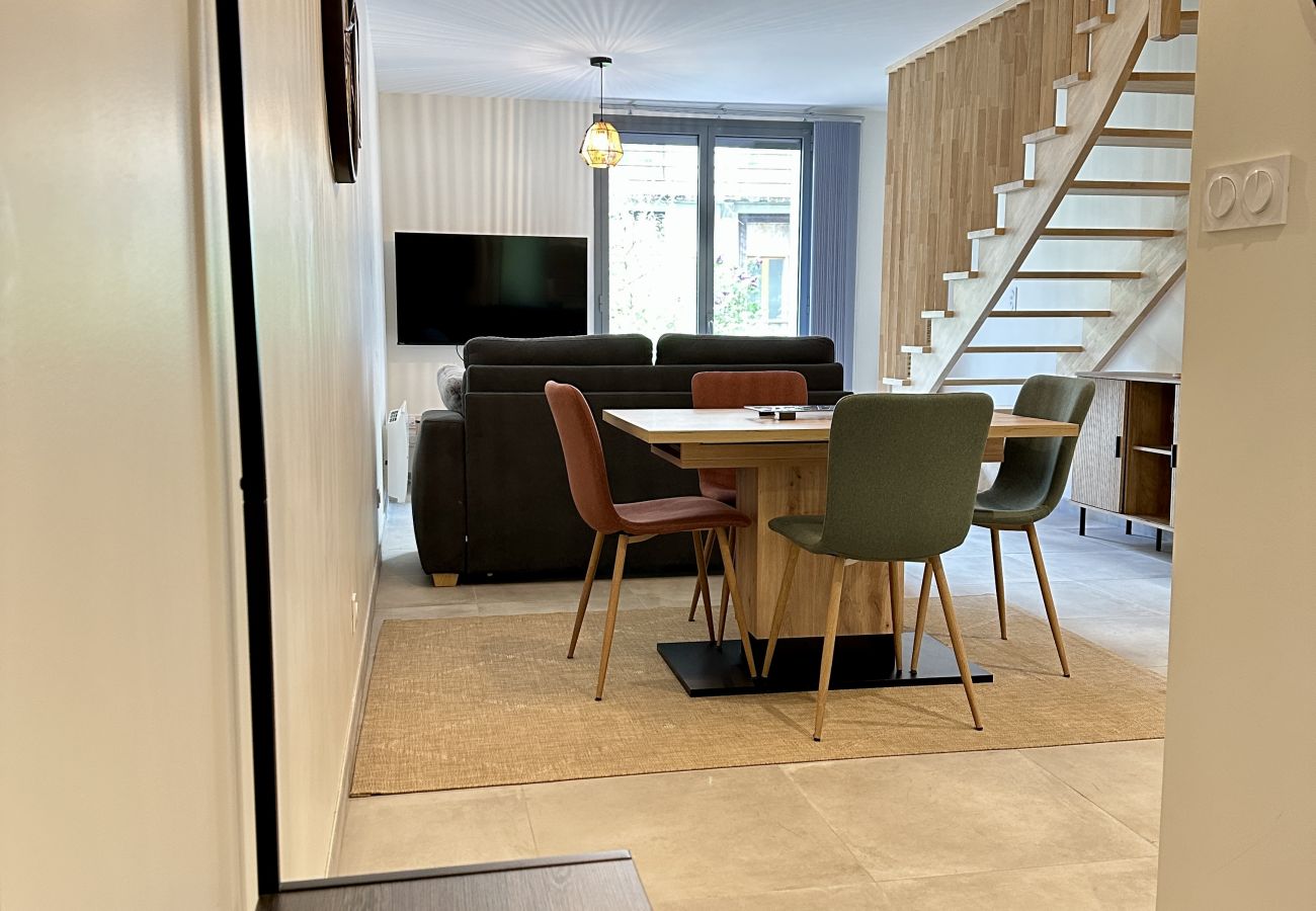 Apartment in Cauterets - Joli T2/ 4p neuf centre de Cauterets avec Parking.