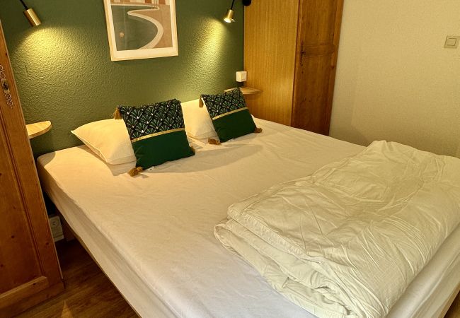 Apartment in Cauterets - T3 POUR 4P. PISCINE COMMUNE - JARDIN/TERRASSE - PARKING