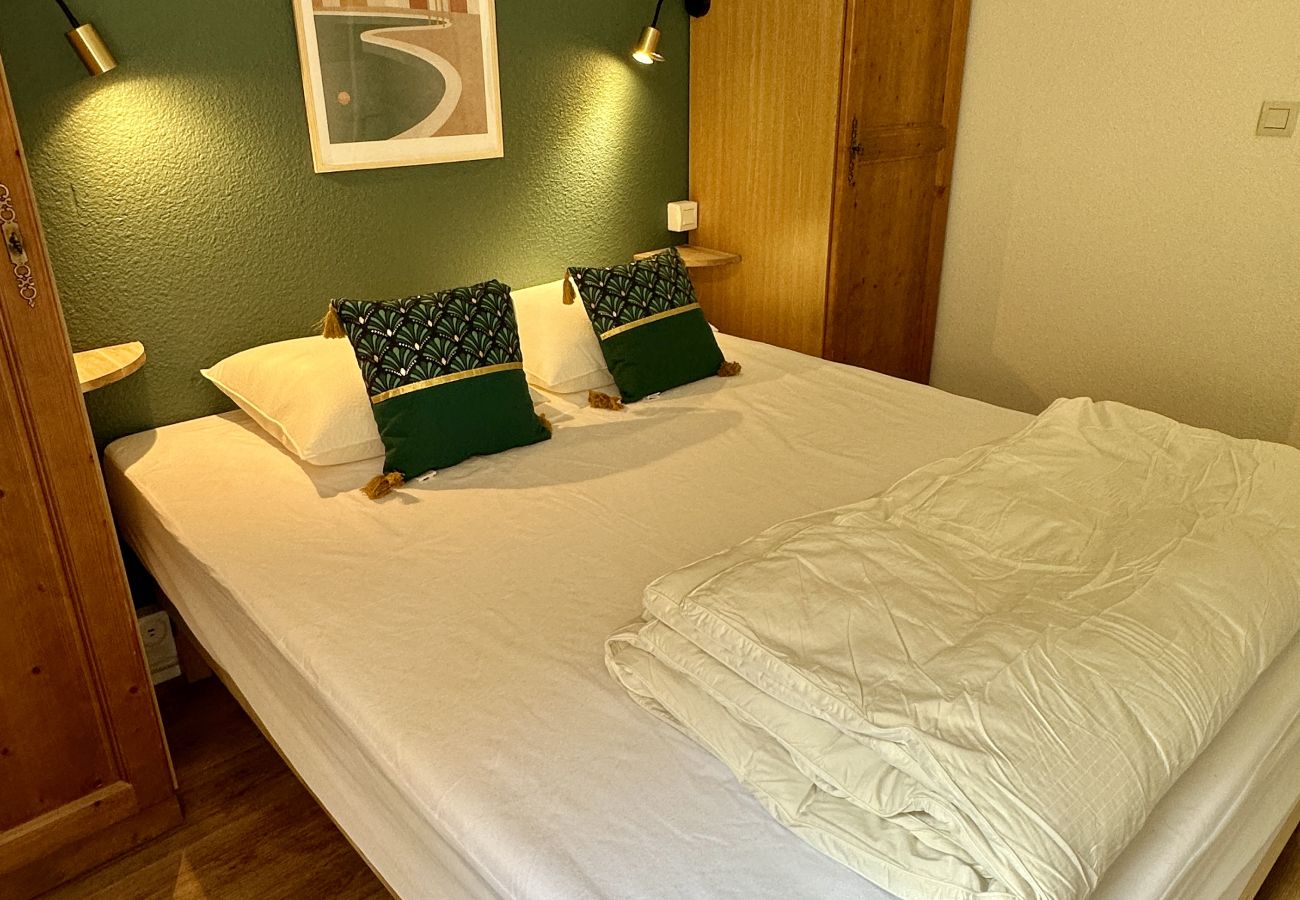 Apartment in Cauterets - T3 POUR 4P. PISCINE COMMUNE - JARDIN/TERRASSE - PARKING