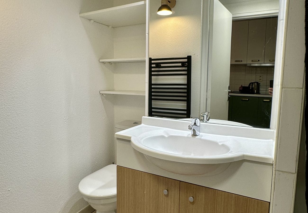 Apartment in Cauterets - T3 POUR 4P. PISCINE COMMUNE - JARDIN/TERRASSE - PARKING