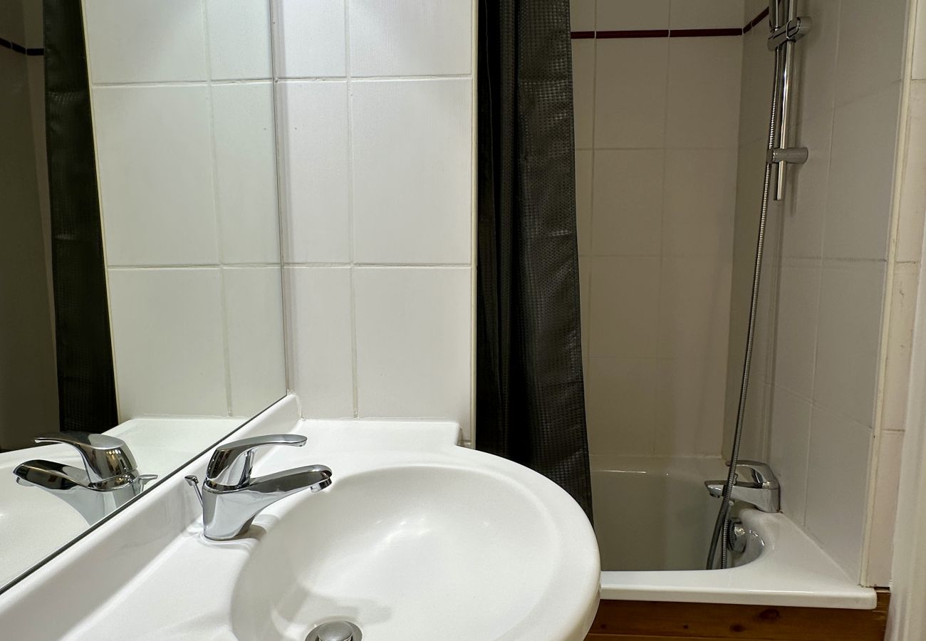 Apartment in Cauterets - T3 POUR 4P. PISCINE COMMUNE - JARDIN/TERRASSE - PARKING