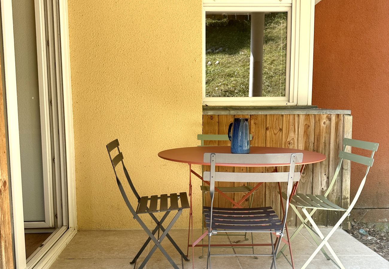 Apartment in Cauterets - T3 POUR 4P. PISCINE COMMUNE - JARDIN/TERRASSE - PARKING