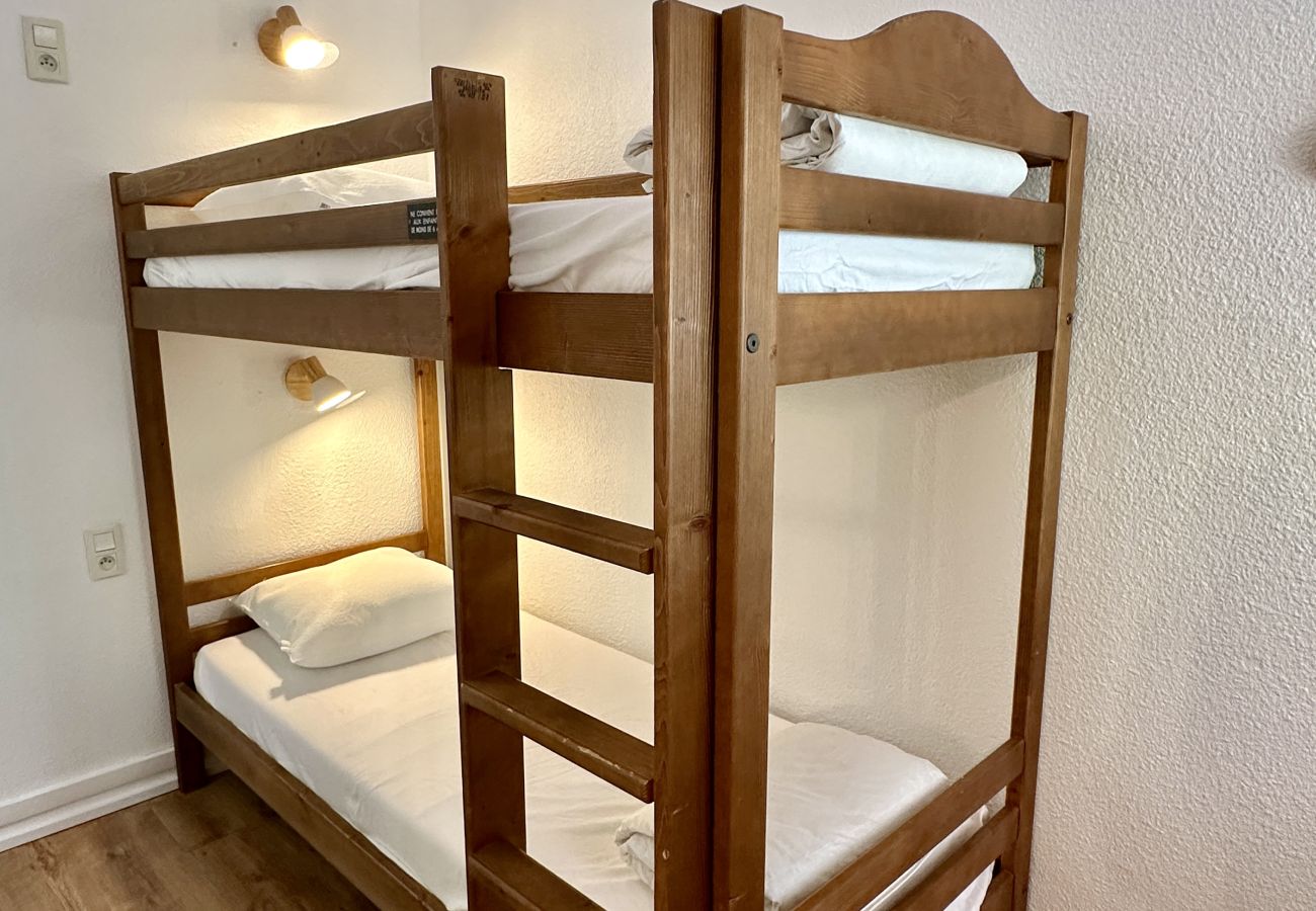 Apartment in Cauterets - T3 POUR 4P. PISCINE COMMUNE - JARDIN/TERRASSE - PARKING