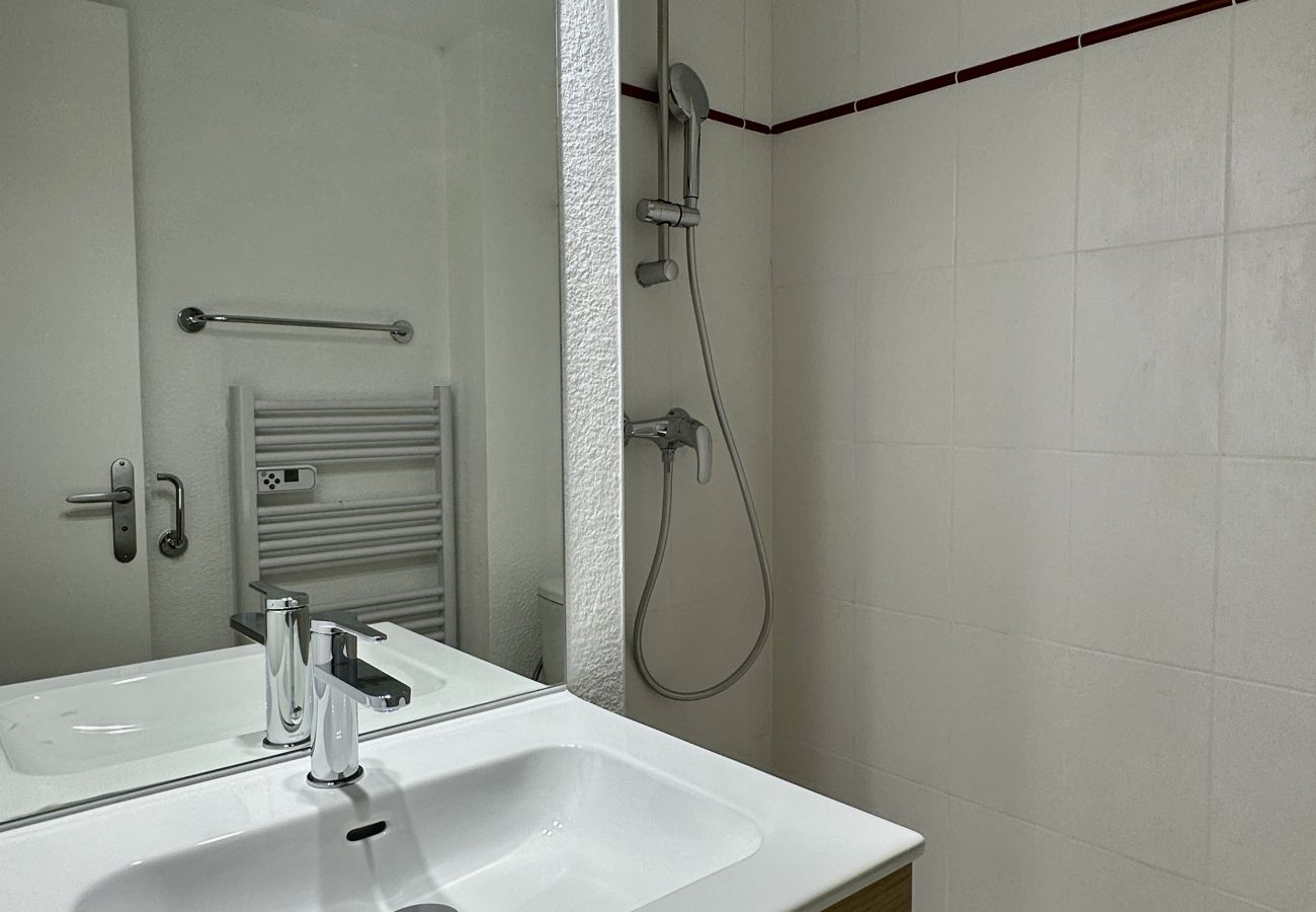 Apartment in Cauterets - T3 POUR 4P. PISCINE COMMUNE - JARDIN/TERRASSE - PARKING