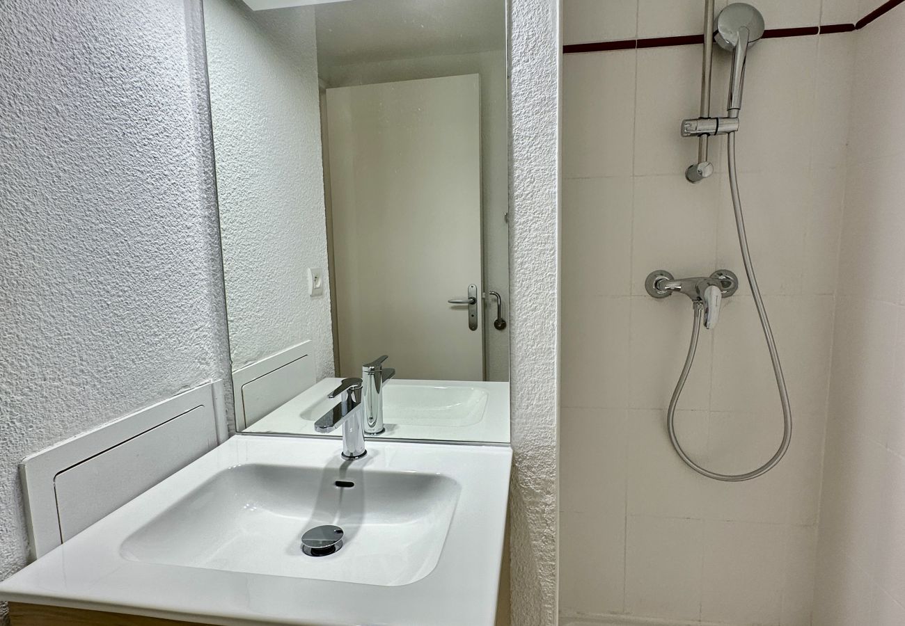 Apartment in Cauterets - T3 POUR 4P. PISCINE COMMUNE - JARDIN/TERRASSE - PARKING