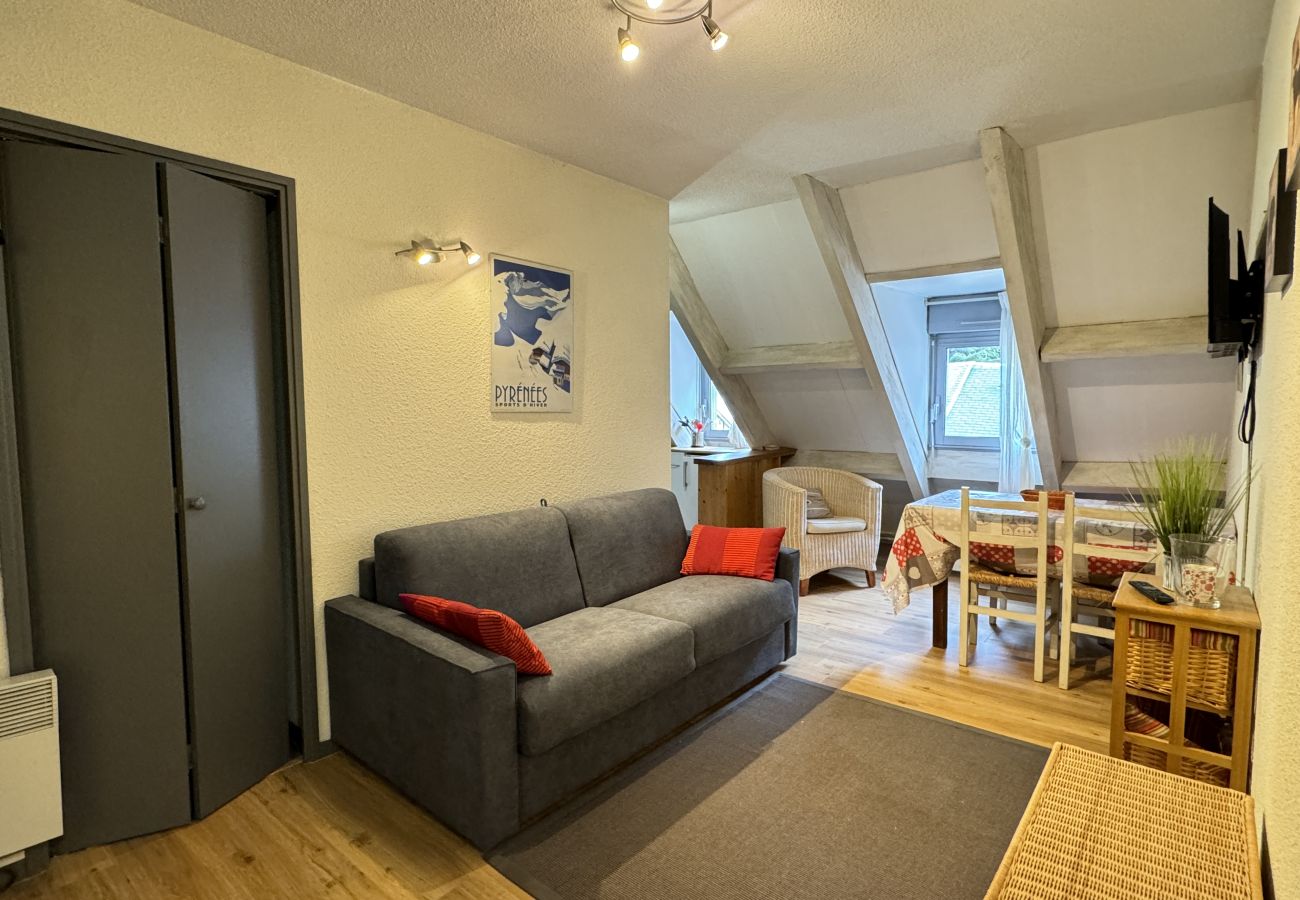 Apartamento en Cauterets - Au pied du télécabine, T2 parking et casier à ski 