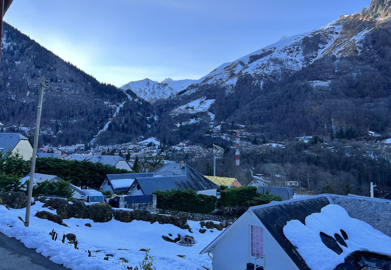 Apartamento en Cauterets - T2 bis 40M2 5P. Vue. Balcon. Parking. Piscine été. 