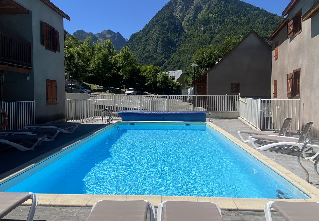 Apartamento en Cauterets - T2 bis 40M2 5P. Vue. Balcon. Parking. Piscine été. 